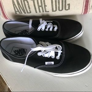 Vans authentic low pro size 6 men; 7.5 women